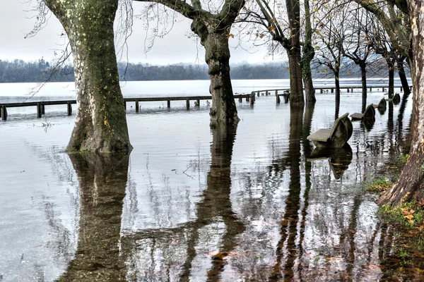 Lake Varese, overlopen in Gavirate Rechtenvrije Stockfoto's