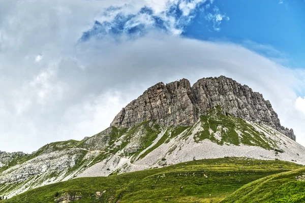 Mount Castellazzo Rolle Pass yakınındaki — Stok fotoğraf