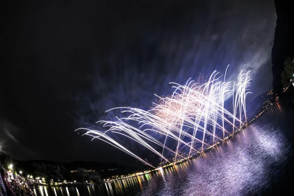 Fuegos artificiales en el lago Lugano — Foto de Stock