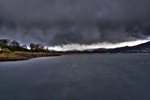 Sturm über dem Varese-See — Stockfoto