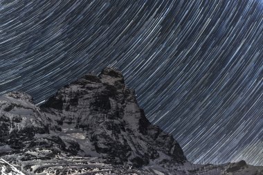Mount Cervino ve stary gökyüzü