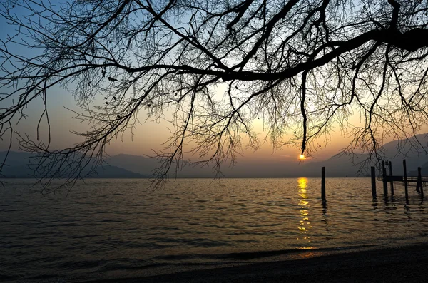 Puesta de sol en el Lago Mayor, Italia —  Fotos de Stock