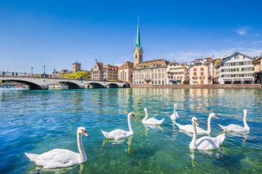 Zürih şehir tarihi ile nehir Limmat, İsviçre