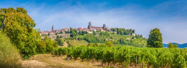 Tarihi şehir Vezelay ile ünlü Abbey, Burgundy, Fransa