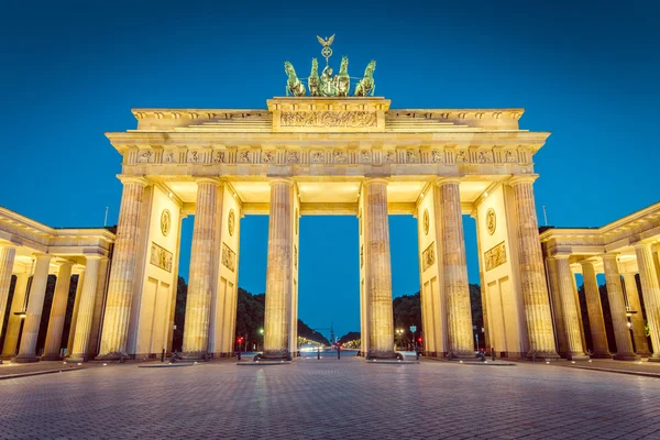Portão de Brandemburgo no crepúsculo, Berlim, Alemanha — Fotografia de Stock