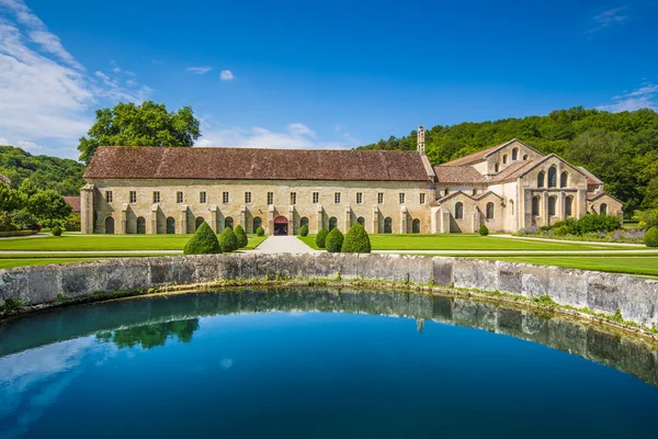 Ciszterci apátság Fontenay, Burgundia, Franciaország — Stock Fotó