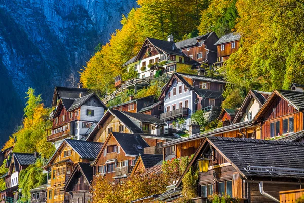 Tradiční dřevěné domy v Hallstattu, Salzkammergut, Rakousko — Stock fotografie