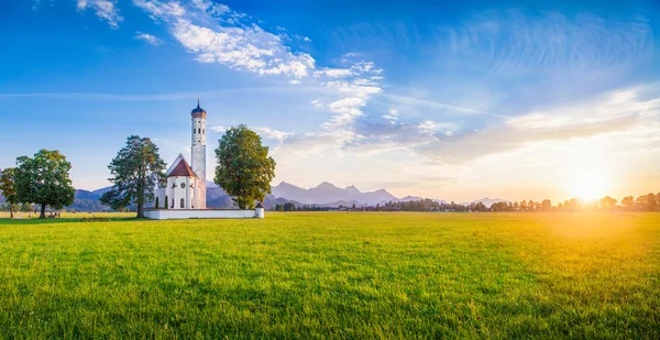 Kościół St. Coloman w zachód słońca, Bavaria, Niemcy — Zdjęcie stockowe