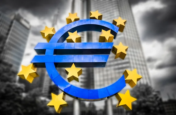 Euro sign with dark dramatic clouds symbolizing financial crisis — Stock Photo, Image