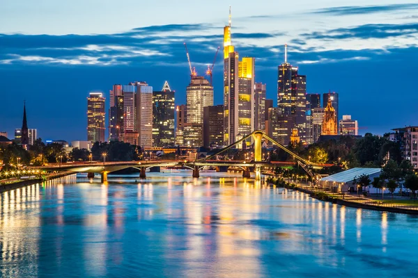 Frankfurt nad Mohanem Panorama za soumraku, Německo — Stock fotografie