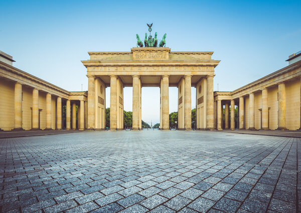 Brandenburg Gate at sunrise, Berlin, Germany — Stock Photo, Image