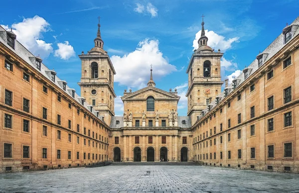 Królewski klasztor El Escorial niedaleko Madrytu w Hiszpanii — Zdjęcie stockowe