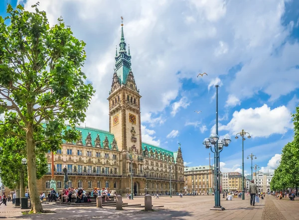 Ayuntamiento de Hamburgo en la plaza del mercado en el barrio de Altstadt, Alemania —  Fotos de Stock