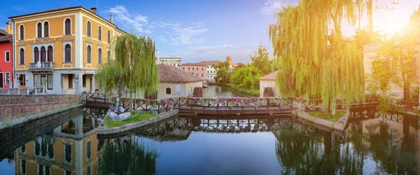 Slavný Mills na řece Lemene v historickém centru města Portogruaro, Itálie — Stock fotografie