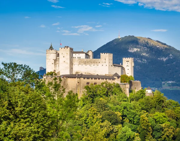 Гогензальцбургская крепость в Зальцбурге, Зальцбургская земля, Австрия — стоковое фото