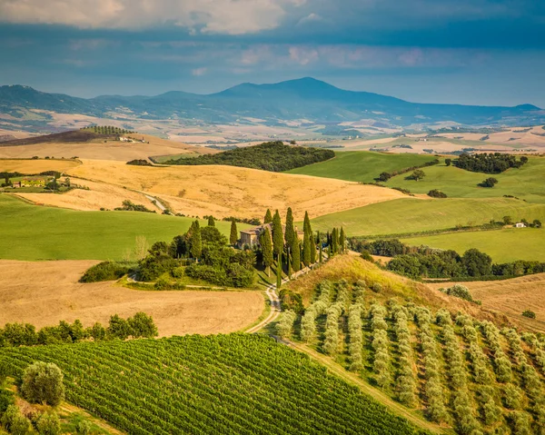 Malebná krajina Toskánsko na západ slunce, Val d'Orcia, Itálie — Stock fotografie