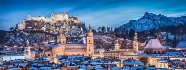 Salzburg kış panorama mavi saatte Salzburger arazi, Avusturya