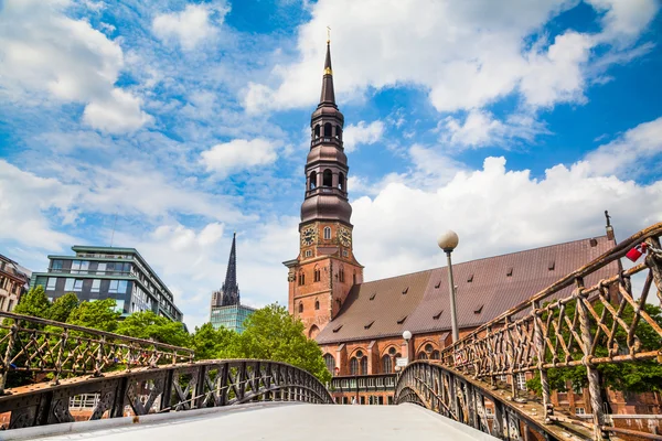 Историческая церковь Святой Екатерины в Гамбурге, Германия — стоковое фото