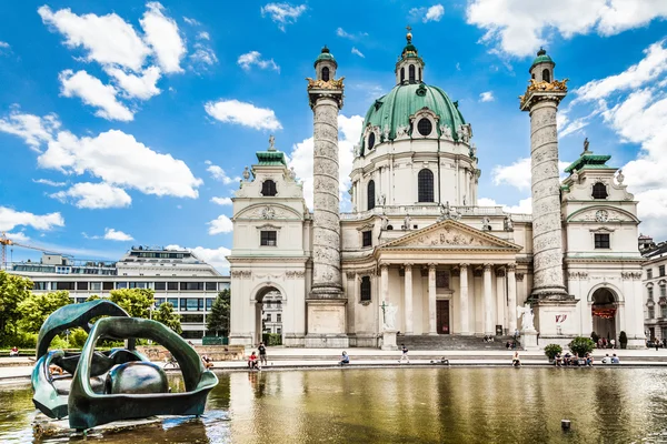 Karlskirche em Karlsplatz em Vienna, Áustria — Fotografia de Stock
