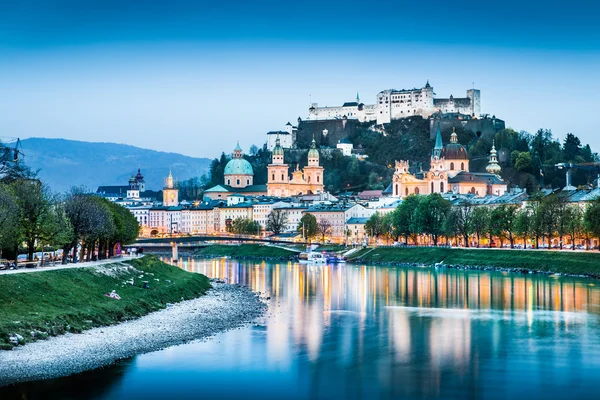 Historické město Salzburg za soumraku, Rakousko — Stock fotografie