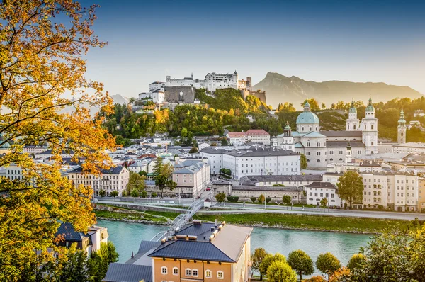 Historické město Salzburg při západu slunce na podzim, Rakousko — Stock fotografie