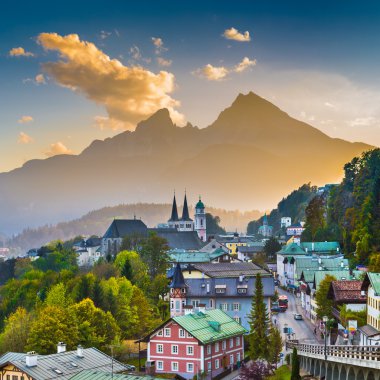 Kasaba Berchtesgaden Watzmann Dağı'nda günbatımı, Bavyera, Almanya ile