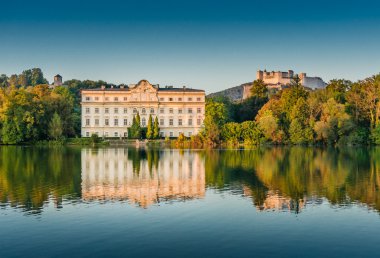 Salzburg, Avusturya batımında Hohensalzburg Kalesi ile ünlü Schloss Leopoldskron