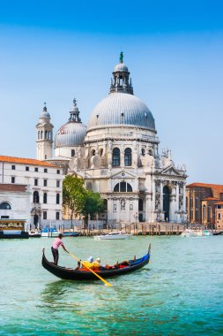 Gondol Basilica di Santa Maria della Salute, Venedik, İtalya ile Canal Grande üzerinde