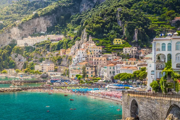 Pohled na pohlednice z Amalfi, pobřeží Amalfi, Kampánie, Itálie — Stock fotografie