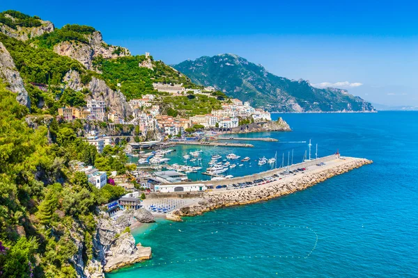 Pohled pohled na pobřeží Amalfi, Kampánie, Itálie — Stock fotografie