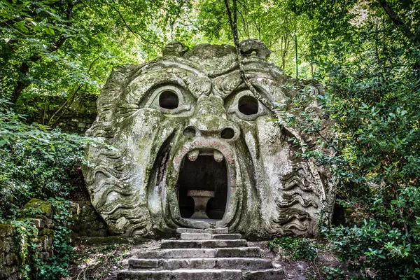 Parco dei Mostri (Park av monster) i Bomarzo, provinsen Viterbo, Lazio, Italien — Stockfoto