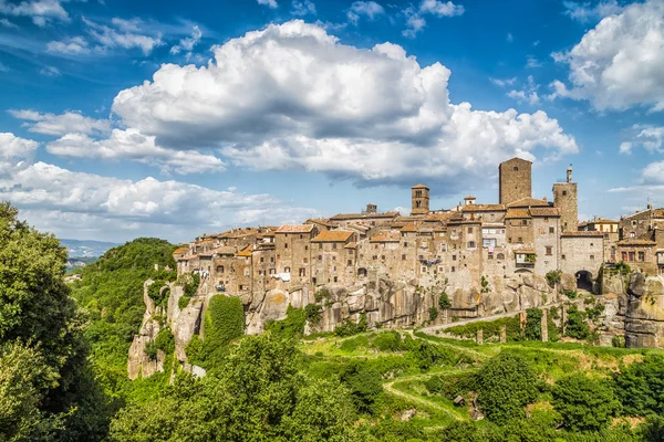 Kota abad pertengahan Vitorchiano di Lazio, Italia — Stok Foto