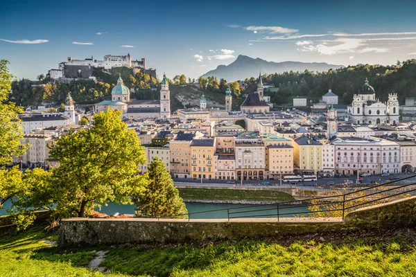 Ciudad histórica de Salzburgo al atardecer, Salzburger Land, Austria — Foto de Stock