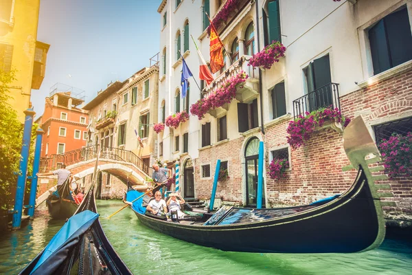 Gondolas on canal in Venice, Italy with retro vintage Instagram style filter effect — Stock Photo, Image