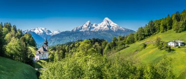 Pastoral dağ manzarası Bavyera Alpleri'nde Berchtesgadener Land, Almanya