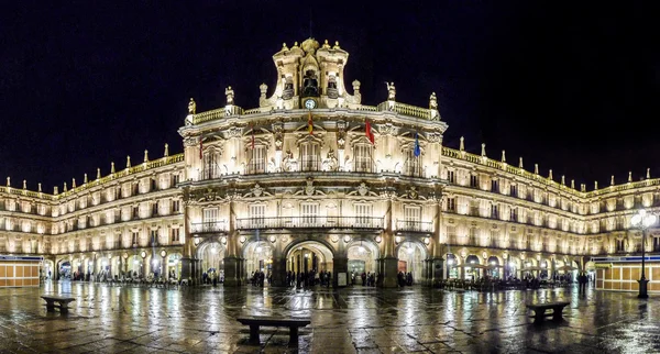 Famosa Plaza Mayor em Salamanca à noite, Castilla y Leon, Espanha — Fotografia de Stock