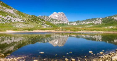 Gran Sasso dağın zirvesinde Campo Imperatore Yaylası, Abruzzo, İtalya