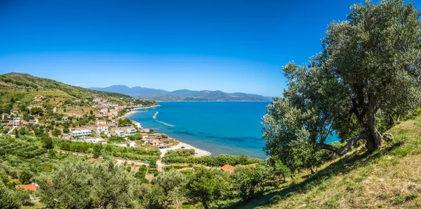 Gyönyörű kilátás nyílik gyönyörű tengerparti táj: a nekropolisza, Salerno megyéhez tartozik, Campania, Olaszország — Stock Fotó