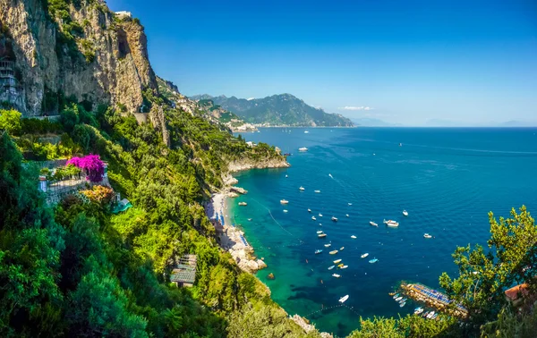 Pobřeží Amalfi panorama, Campania, Itálie — Stock fotografie