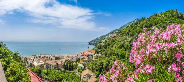 Vista postal de la costa de Amalfi, Campania, Italia —  Fotos de Stock