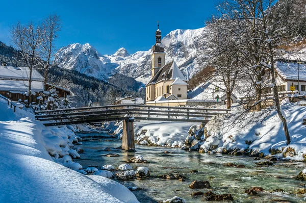 Panoramablick auf malerische Winterlandschaft in den bayerischen Alpen, Deutschland — Stockfoto