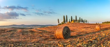 Tuscany yatay, çiftlik, günbatımı, Val d'Orcia, İtalya