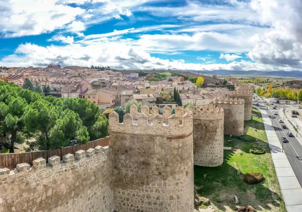 Gyönyörű kilátás nyílik a történelmi falak Avila, Castilla y Leon, Spanyolország — Stock Fotó