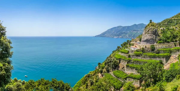 Vista cartão postal de Costa Amalfitana, Campania, Itália — Fotografia de Stock