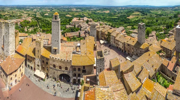 Historische stadt san gimignano mit toskanischer landschaft, toskana, italien — Stockfoto