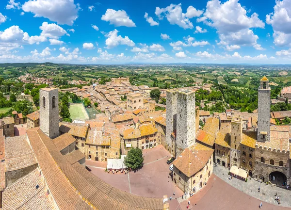 Historische stadt san gimignano mit toskanischer landschaft, toskana, italien — Stockfoto