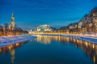 Güzel tarihi şehir, Salzburg kış geceleri, Avusturya