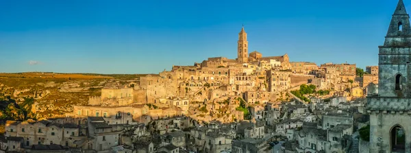 Antigua ciudad de Matera al atardecer, Basilicata, Italia — Foto de Stock