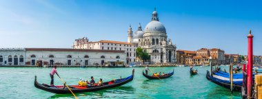Gondol Basilica di Santa Maria, Venedik, İtalya ile Canal Grande üzerinde