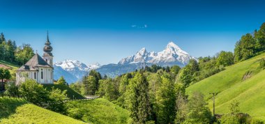 Pastoral dağ manzarası Bavyera Alpleri'nde Berchtesgadener Land, Almanya